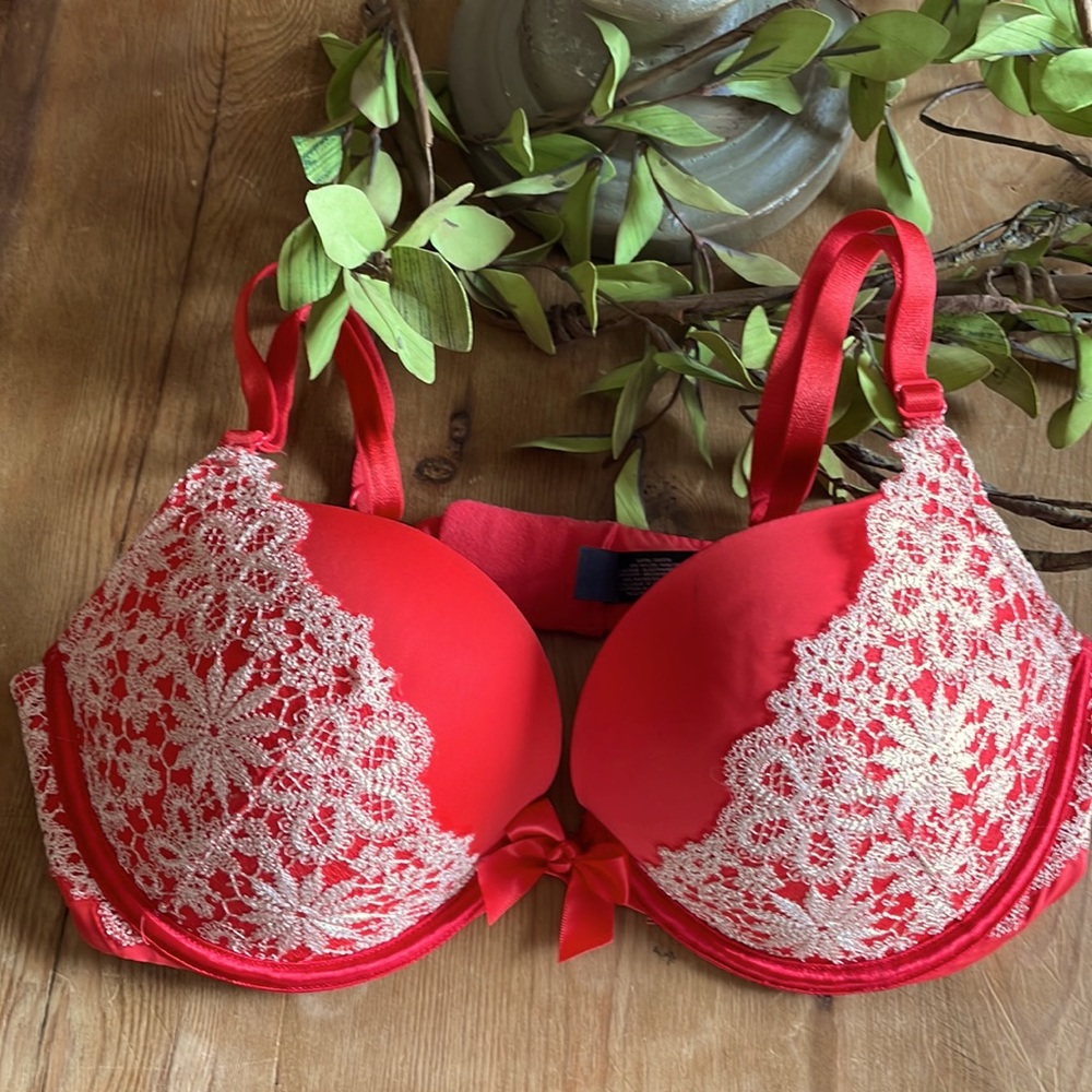 Victoria Secret Push up Pigeonnant coral colored Bra 36C